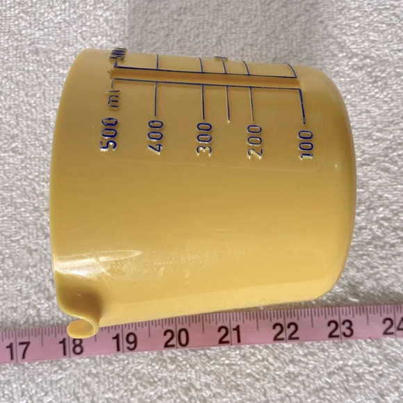 Vintage Crownware Harvest Gold Mustard Yellow 2 Cup Measuring Cup - Picture 7 of 8